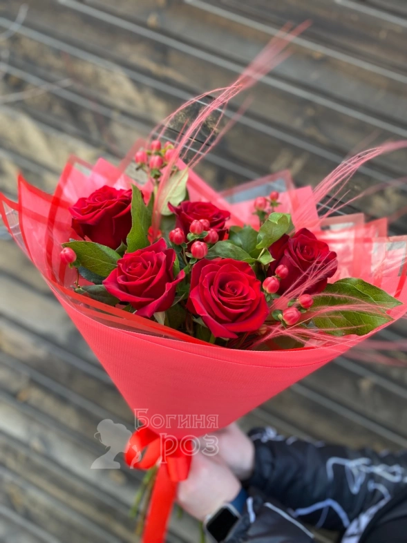 Розы и гиперекум