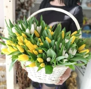 Корзина с тюльпанами 0