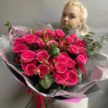 Букет из кустовых роз