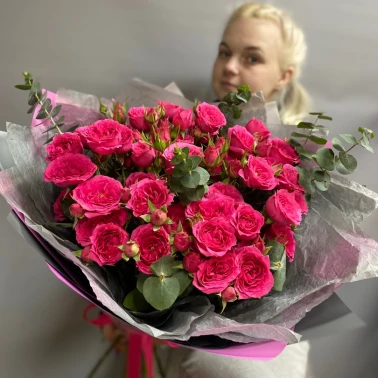 Букет из кустовых роз