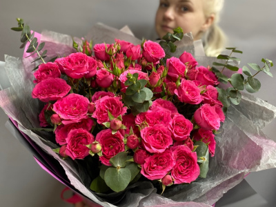 Букет из кустовых роз