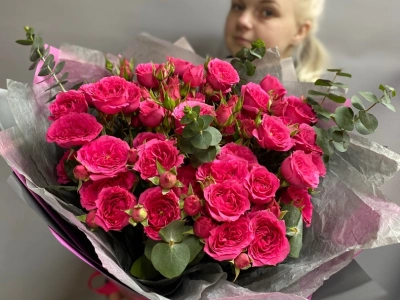 Букет из кустовых роз