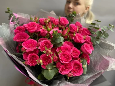 Букет из кустовых роз