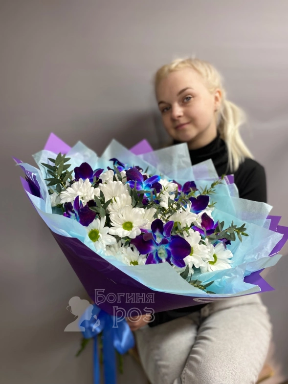 Букет из хризантемы и орхидеи