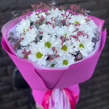 Яркий с хризантемой