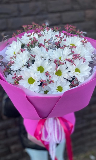 Яркий с хризантемой