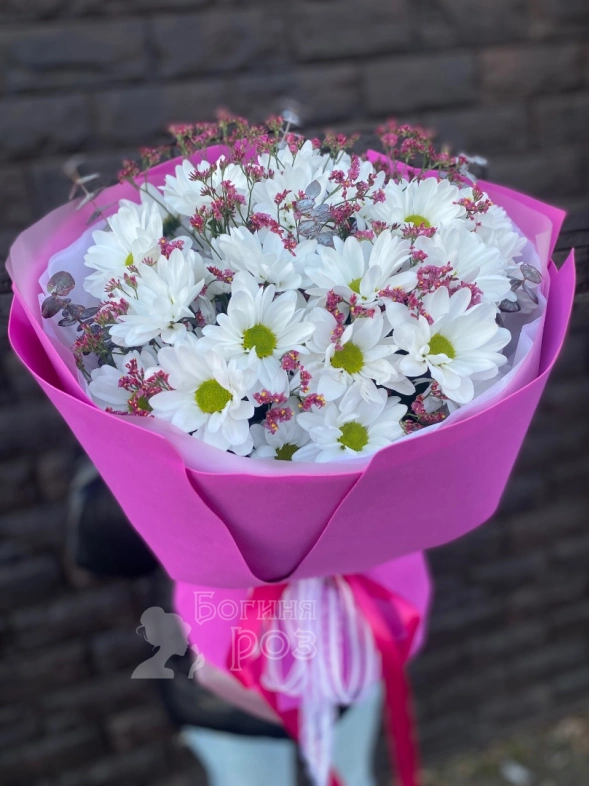 Яркий с хризантемой