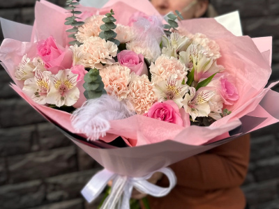 Нежный букет весны с диантусами 