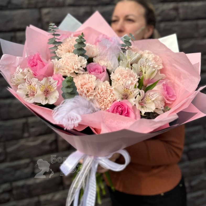 Нежный букет весны с диантусами 