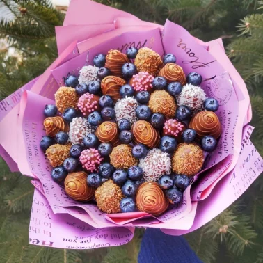 Клубника в шоколаде букетом