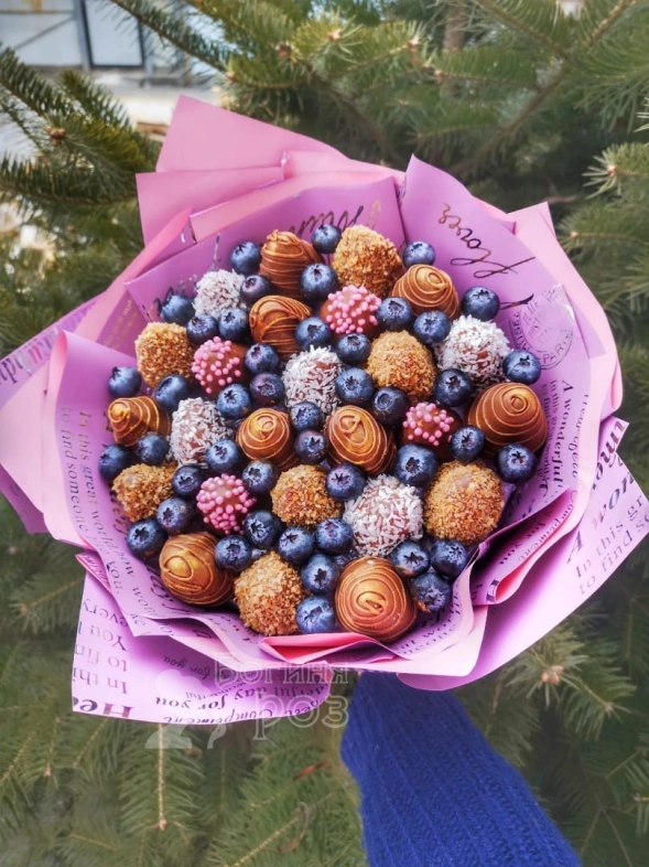 Клубника в шоколаде букетом