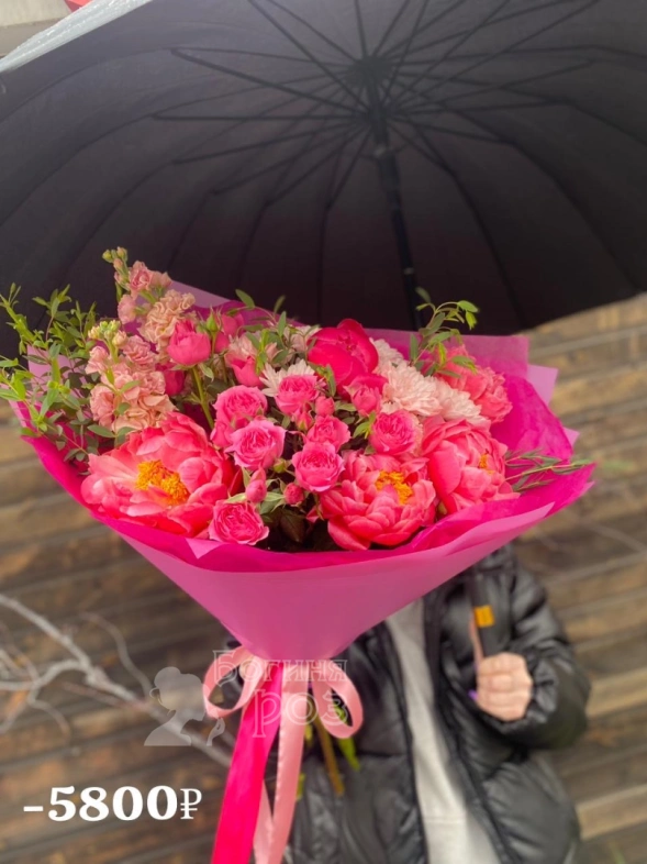 Букет С пионами &laquo;Шарм&raquo;