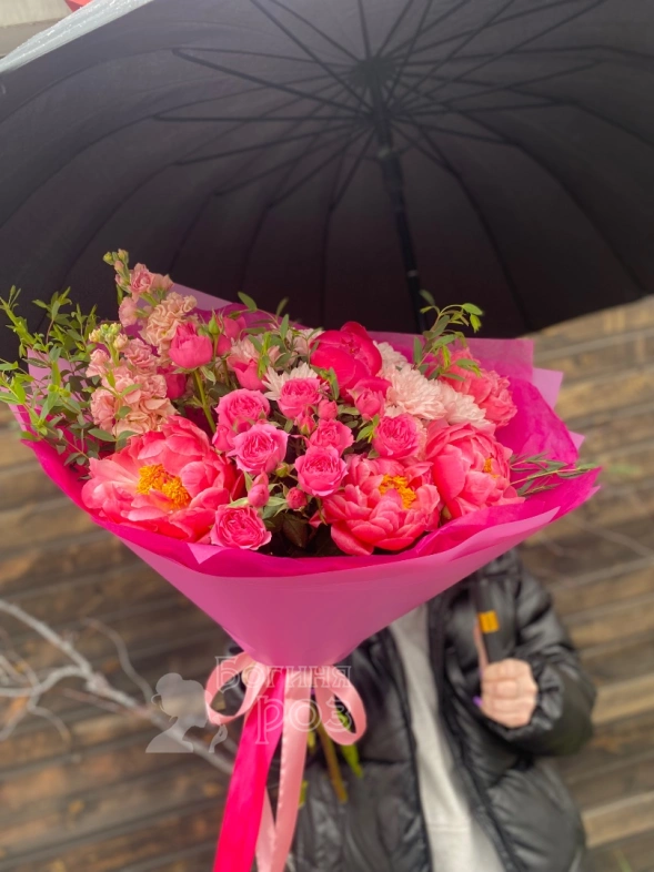 Букет С пионами &laquo;Шарм&raquo;
