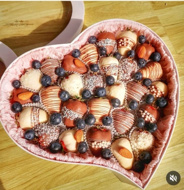 Клубника в шоколаде в сердце