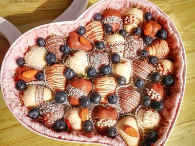 Клубника в шоколаде в сердце